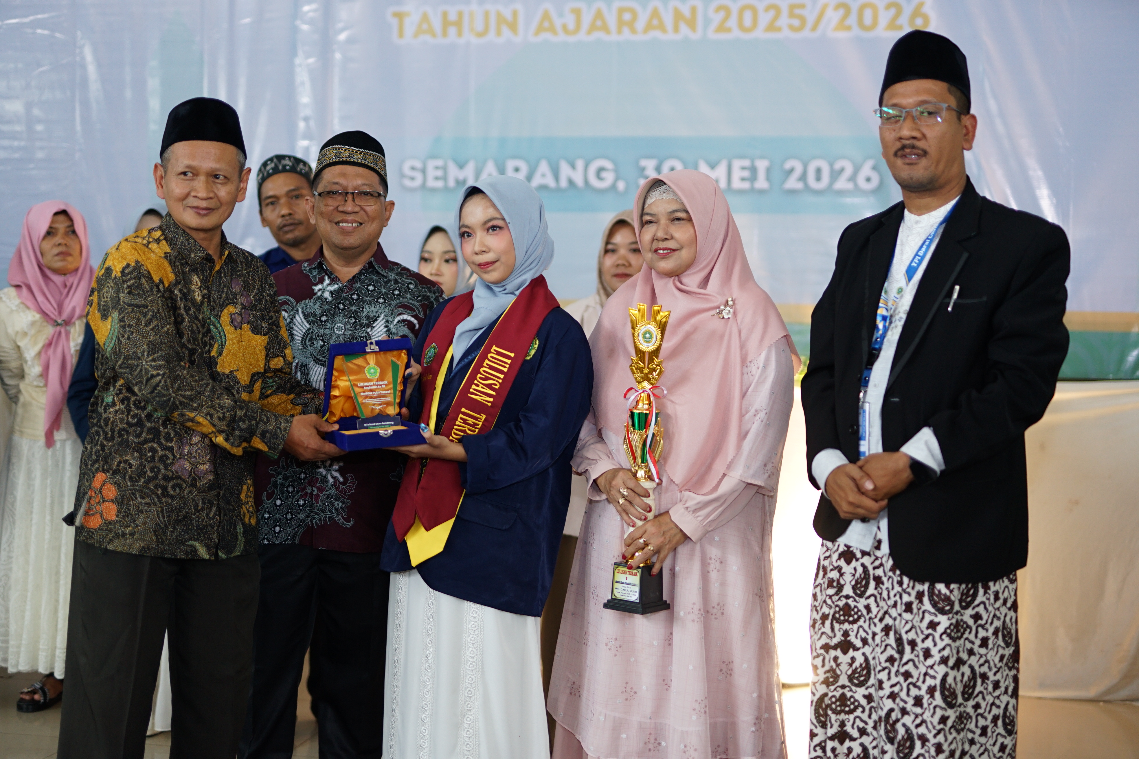 LULUSAN TERBAIK ANGKATAN KE-36 | NURIZKA PUTRI YUSSEL